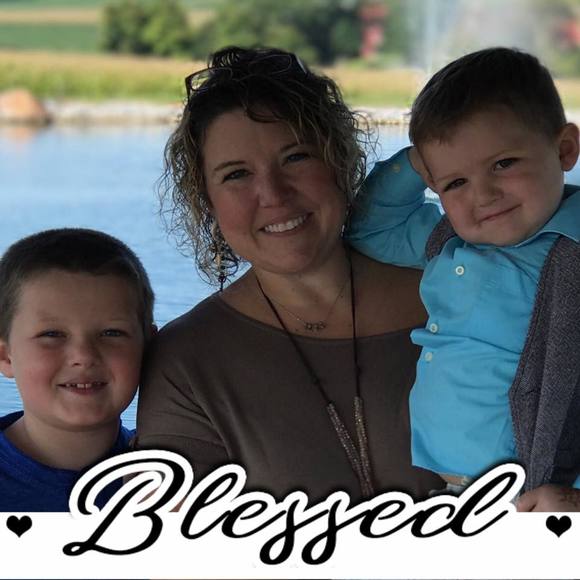 Meet your Posher, Laura - Picture 1 of 1